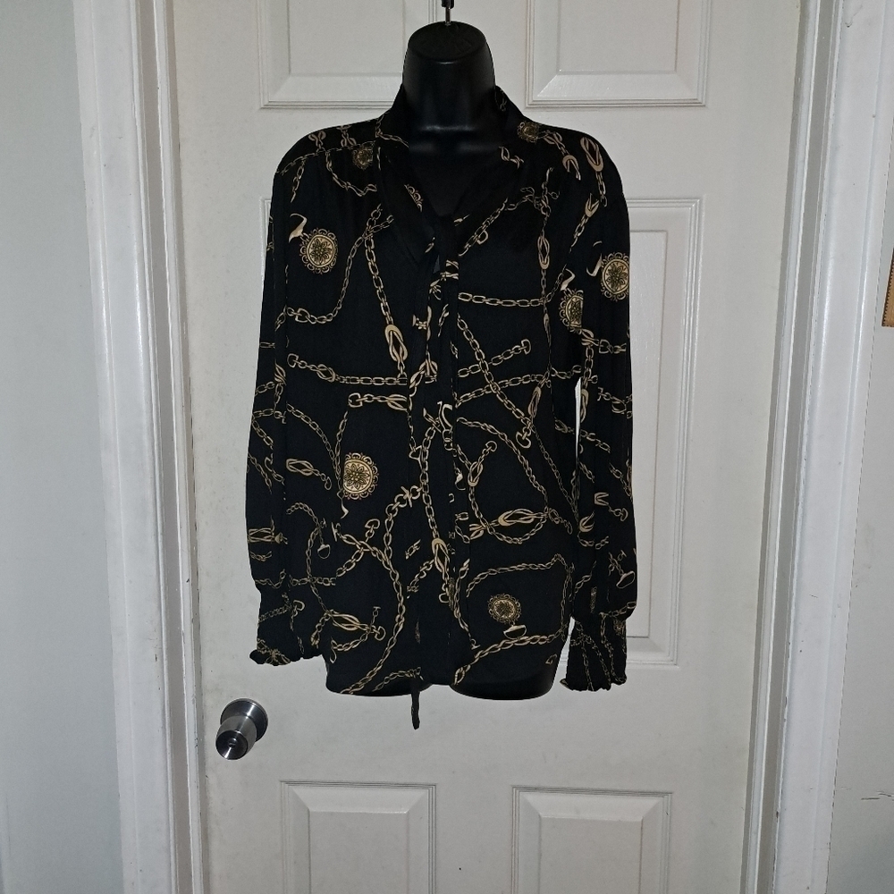 Roz&Ali woman chain Print blouse ties At neck size large 5/$25